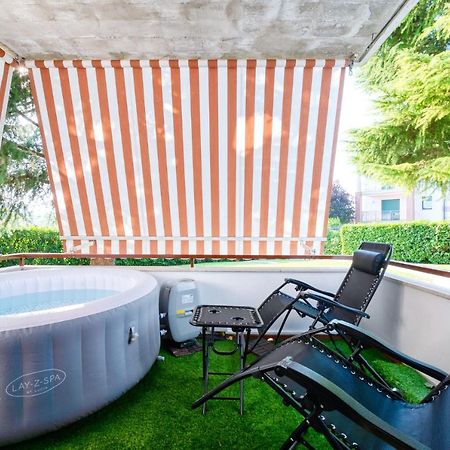 Wolf House - Peschiera Holiday - Jacuzzi Privata 페스키에라델가르다 외부 사진