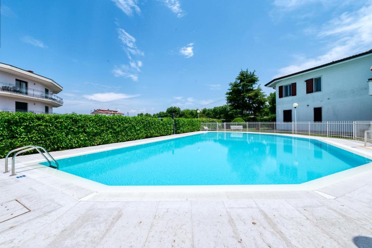 Wolf House - Peschiera Holiday - Jacuzzi Privata 페스키에라델가르다 외부 사진
