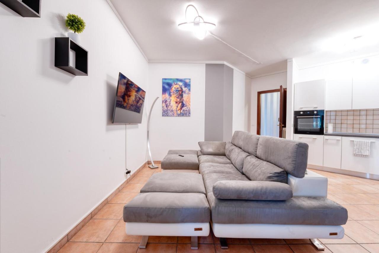 Wolf House - Peschiera Holiday - Jacuzzi Privata 페스키에라델가르다 외부 사진