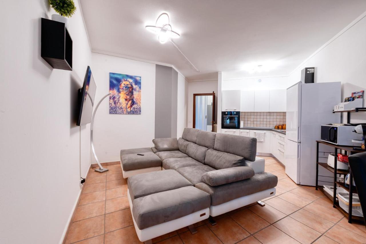 Wolf House - Peschiera Holiday - Jacuzzi Privata 페스키에라델가르다 외부 사진