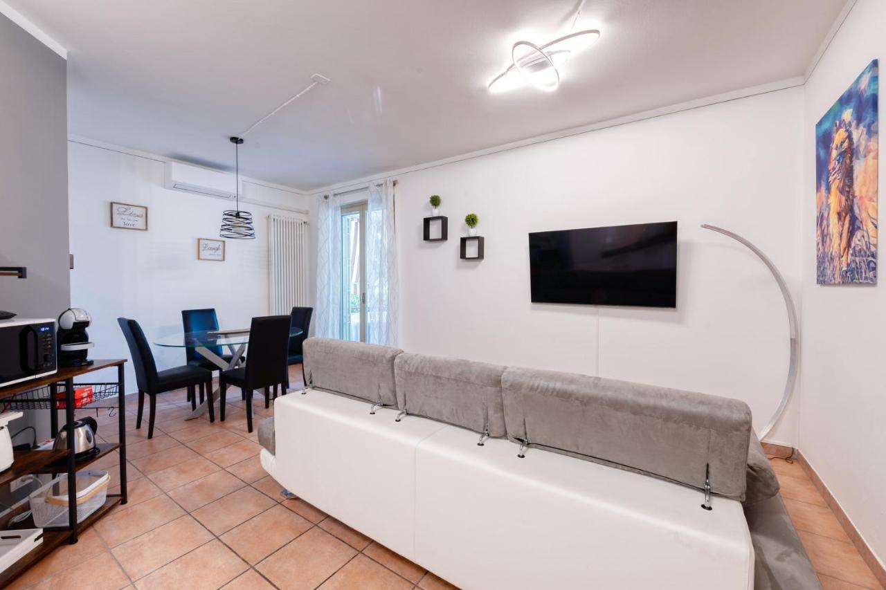 Wolf House - Peschiera Holiday - Jacuzzi Privata 페스키에라델가르다 외부 사진
